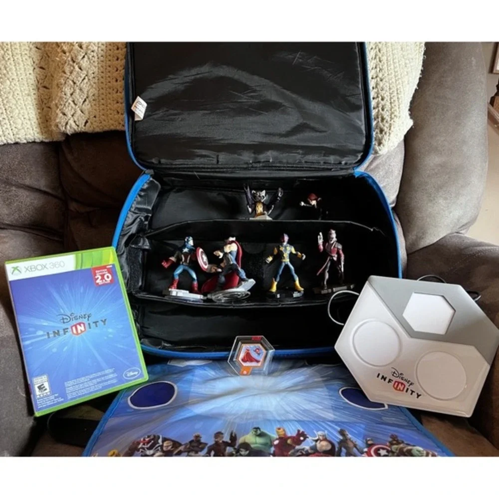 Disney Infinity Lot 2.0 Game, Portal, Case, & 6 Figures‎
